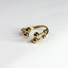 anillo dorado con burbujas