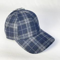 gorra cuadros negros