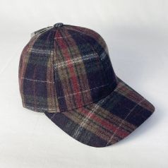 gorra cuadros granates