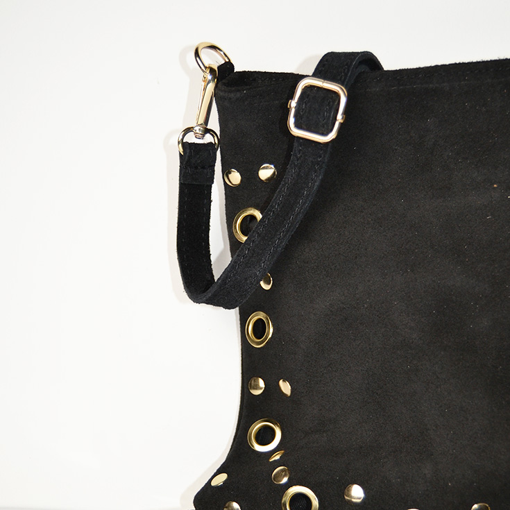 bolso bandolera piel de serraje tachuelas y flecos negro