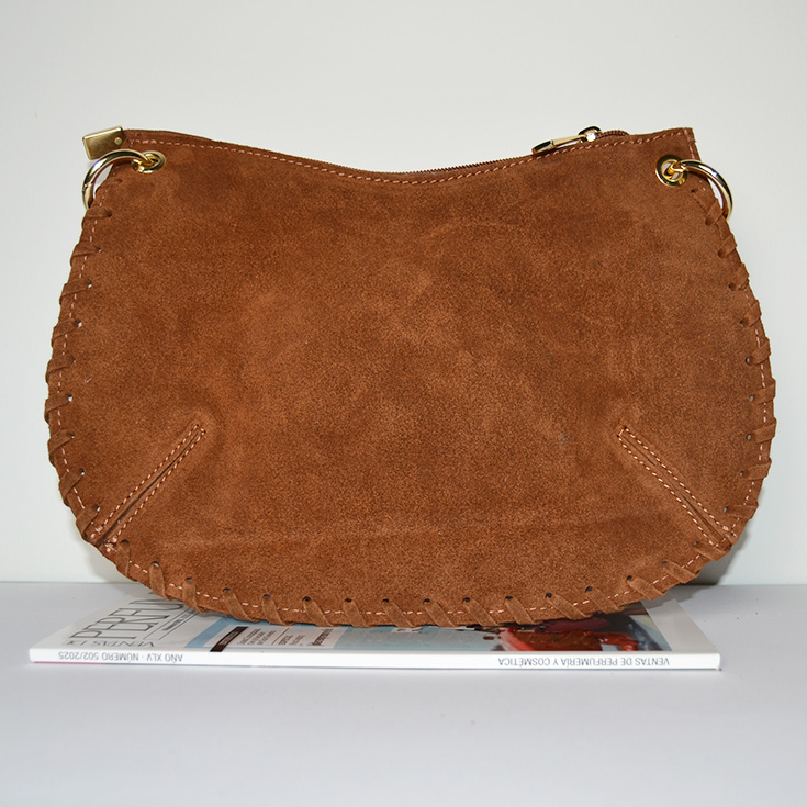 bolso de mano semirendondo tachuelas piel de serraje camel 