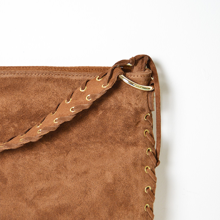 bolso grande de hombro piel de serraje camel correa tenzada