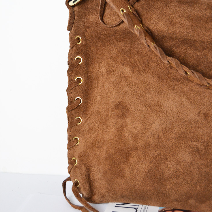 bolso grande de hombro piel de serraje camel correa tenzada