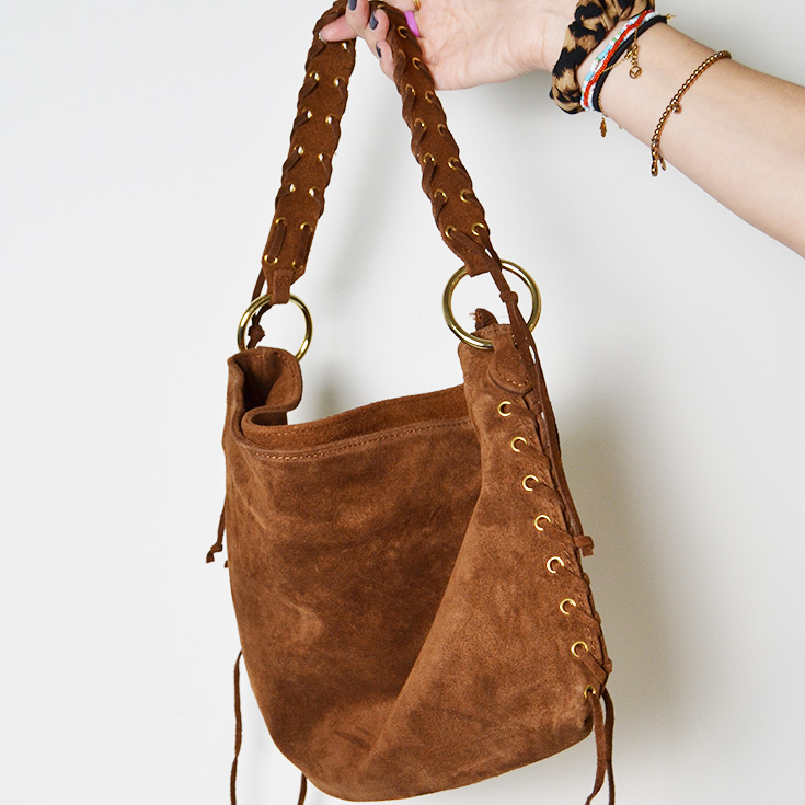 bolso grande de hombro piel de serraje camel correa tenzada