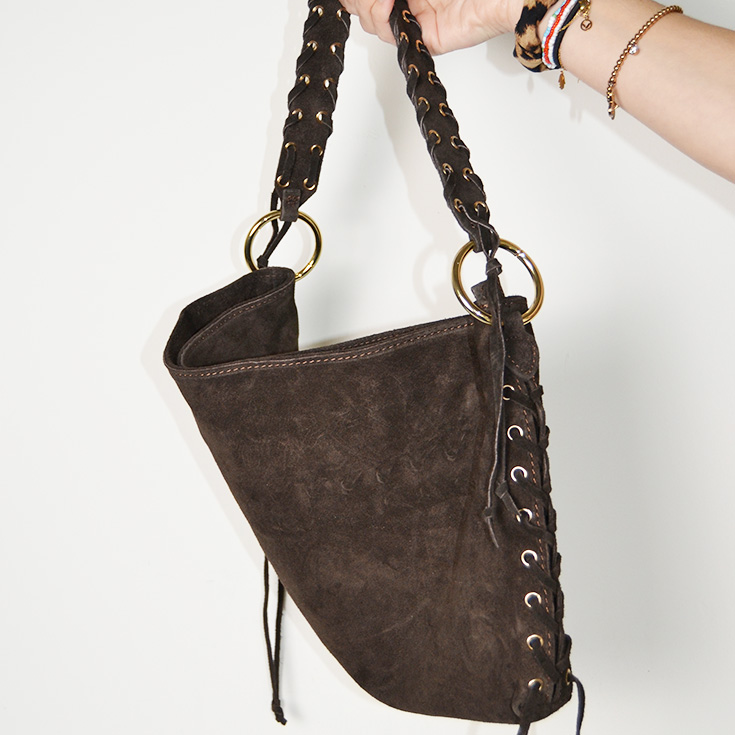 bolso grande de hombro piel de serraje marron chocolate correa tenzada