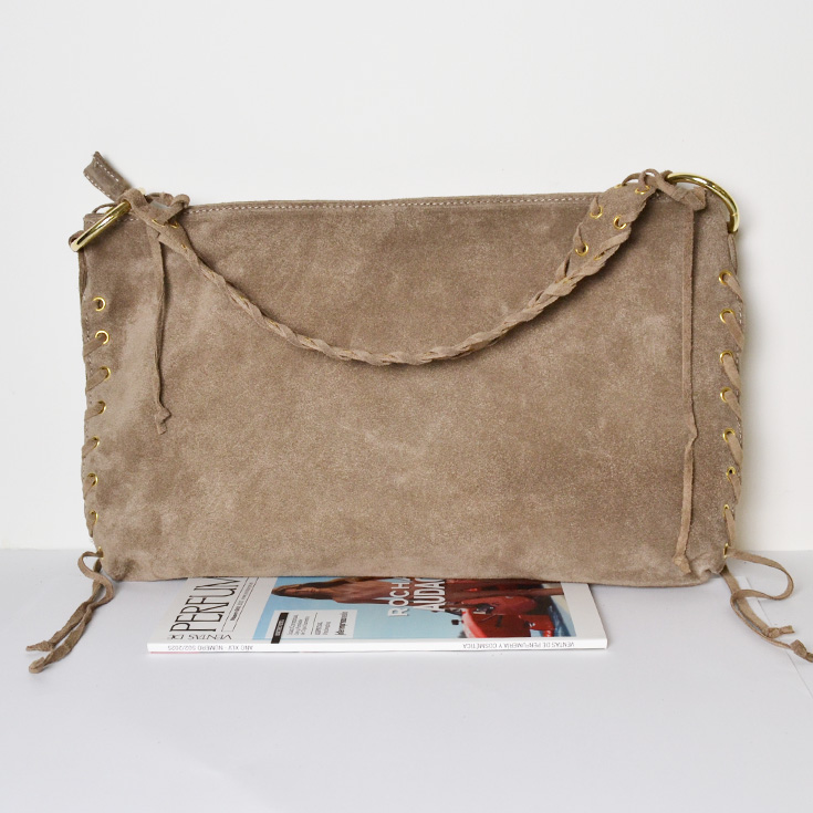 bolso grande de hombro piel de serraje topo correa tenzada