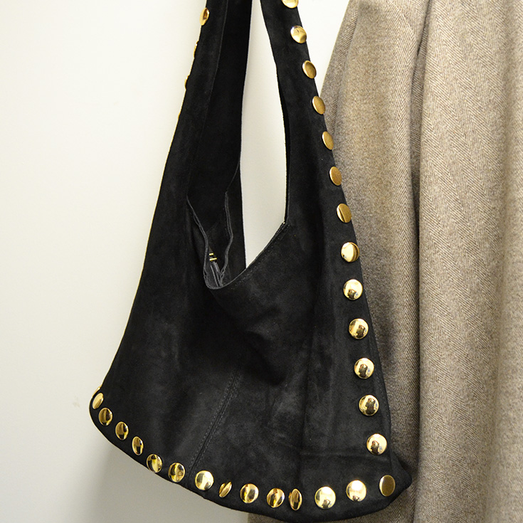 bolso saco de hombro piel de serraje con tachuelas negro