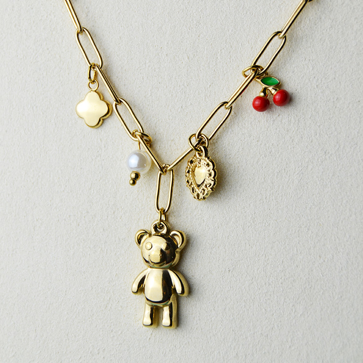 collar eslabones dorado charm oso y cerezas
