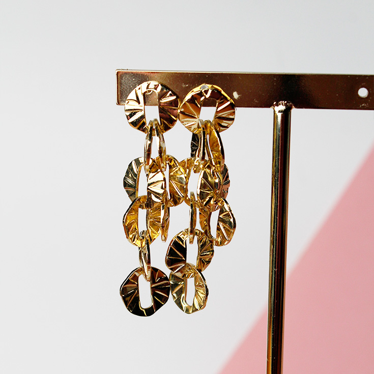 pendientes largos eslabones dorados