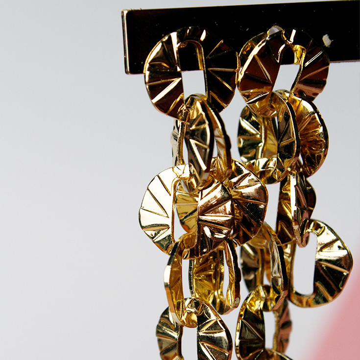 pendientes largos eslabones dorados