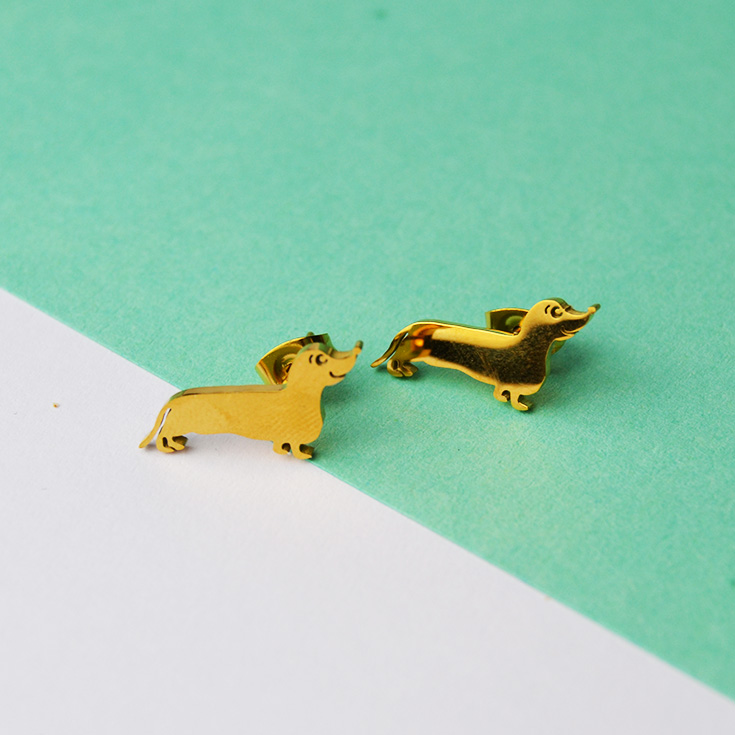 pendientes boton perro salchicha dorado