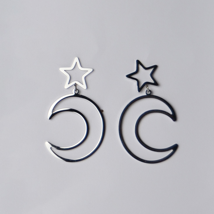 pendientes plateados largo estrella con luna