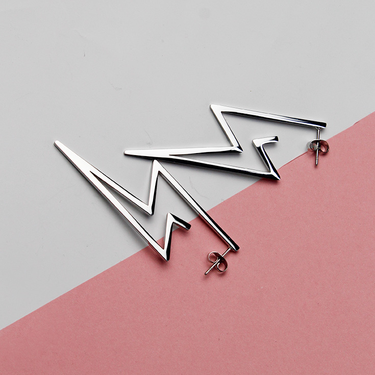 pendientes rayo plateados