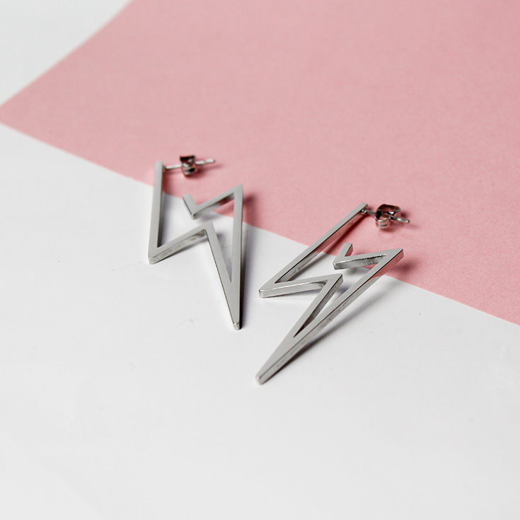 pendientes rayo plateados