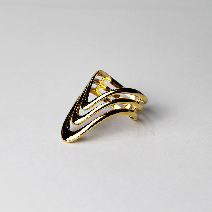 anillo triada dorado