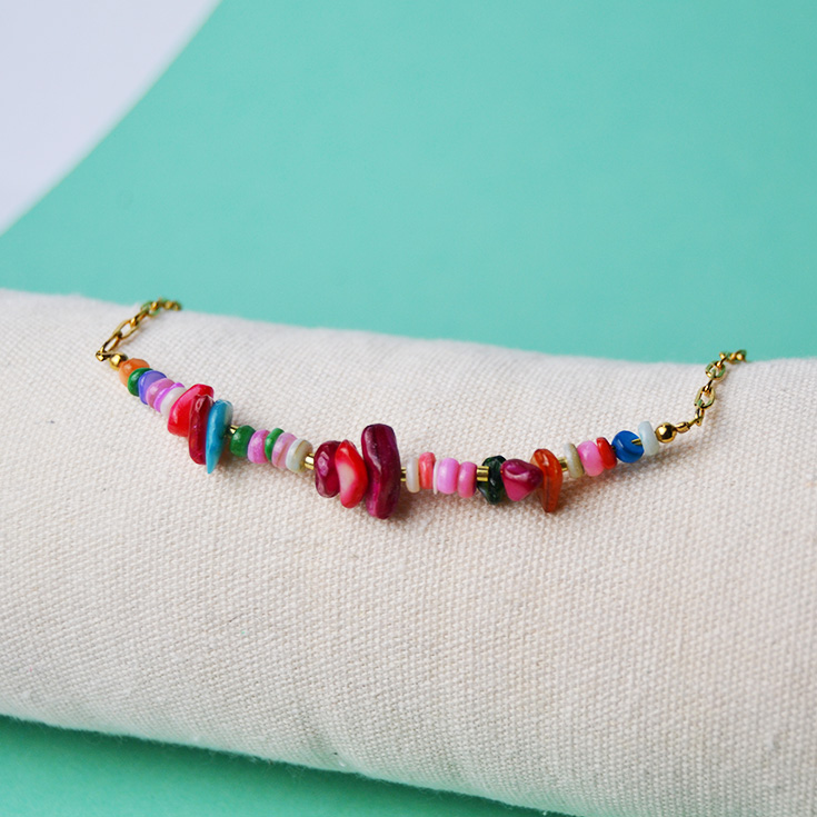 pulsera tobillera dorada con piedras de colores