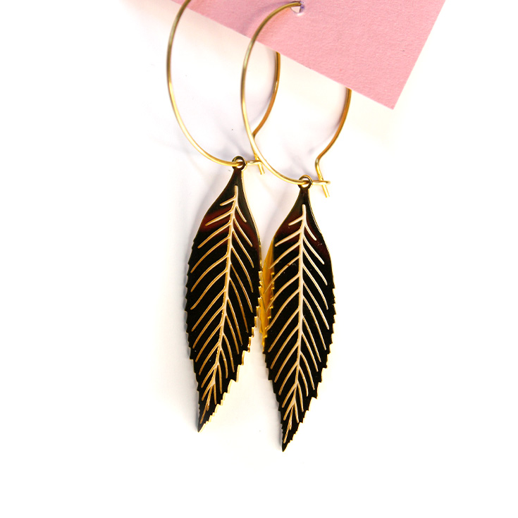 pendientes aro con hoja dorada