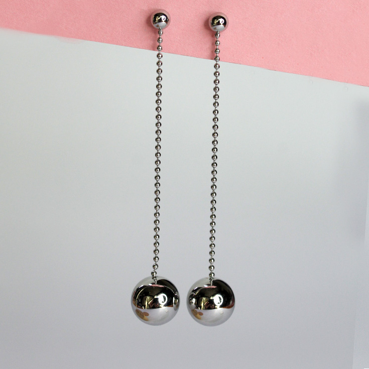 pendientes con caida esferas plateadas