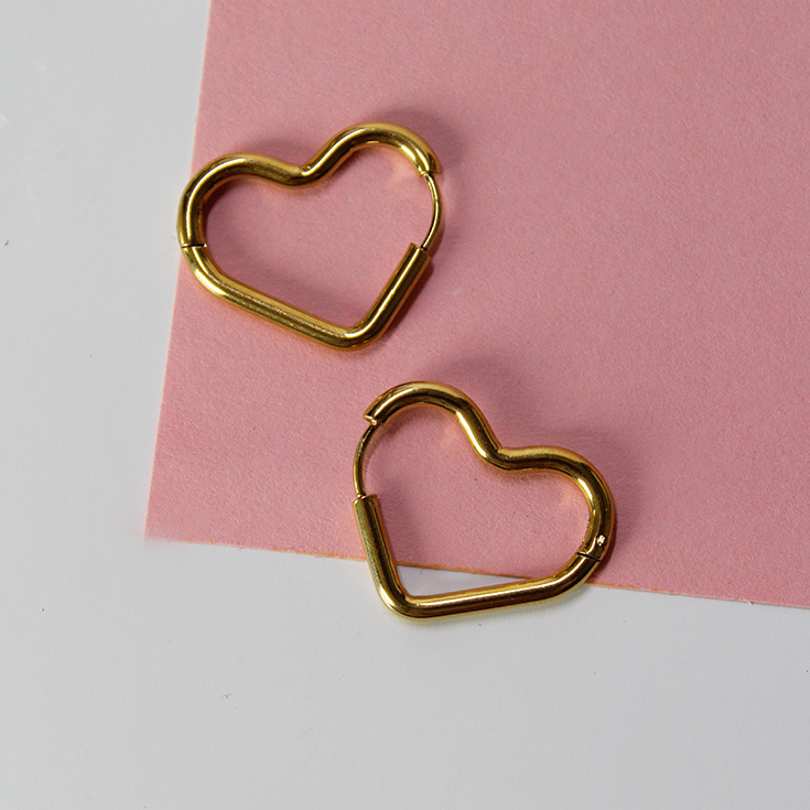 pendientes aro dorado corazon