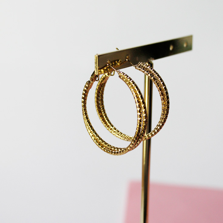 pendientes aro dorado entrelazado fino