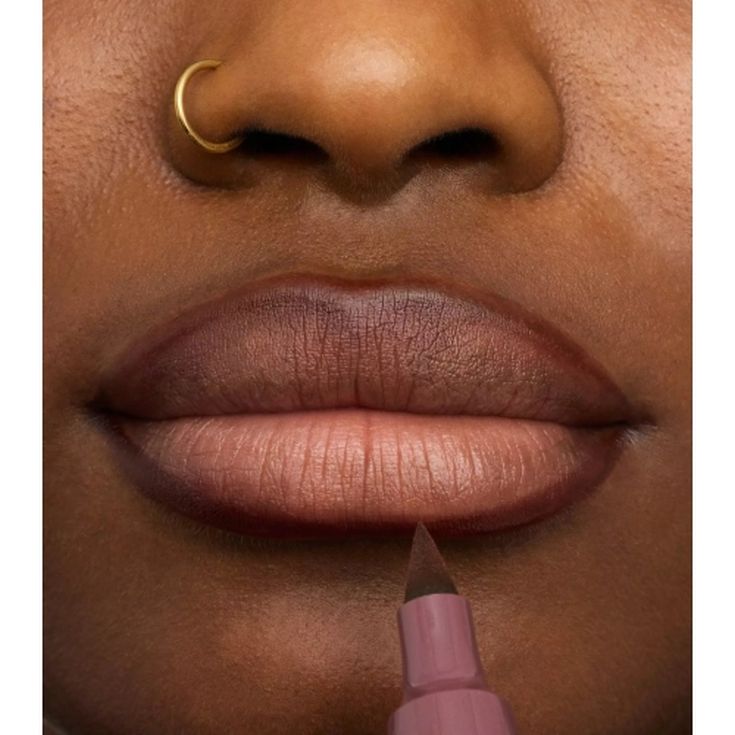 essence perfilador labios