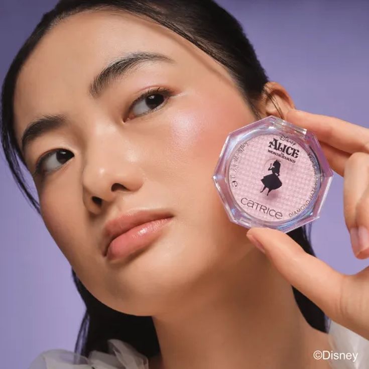 catrice alice in wonderlan iluminador diamond 