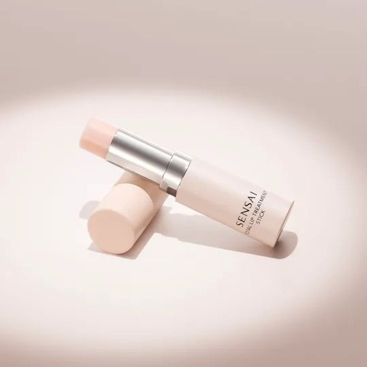 sensai total tratamiento labial en barra