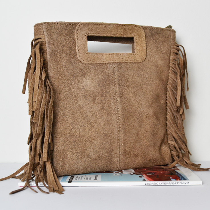 bolso bandolera con flecos piel de serraje topo
