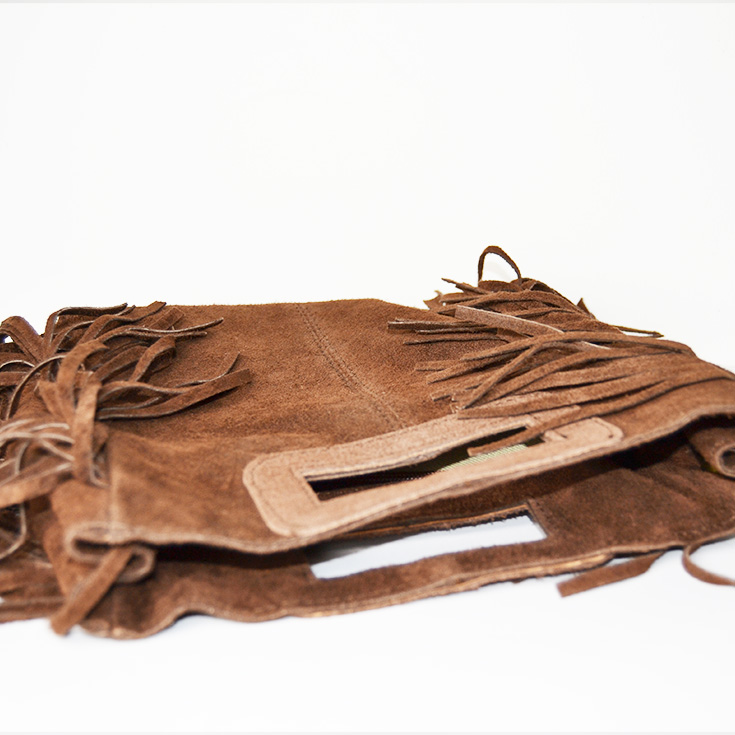 bolso bandolera con flecos piel de serraje marron chocolate