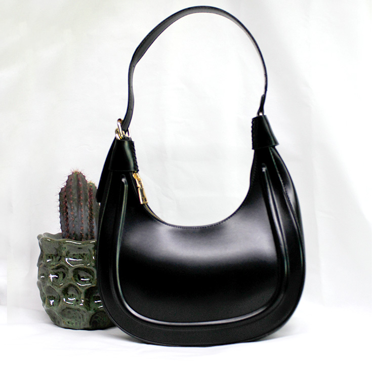 bolso negro hombro