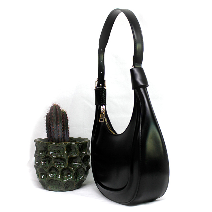bolso negro hombro