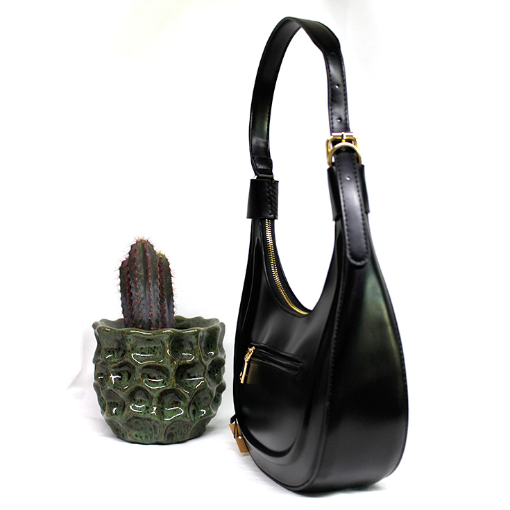 bolso negro hombro