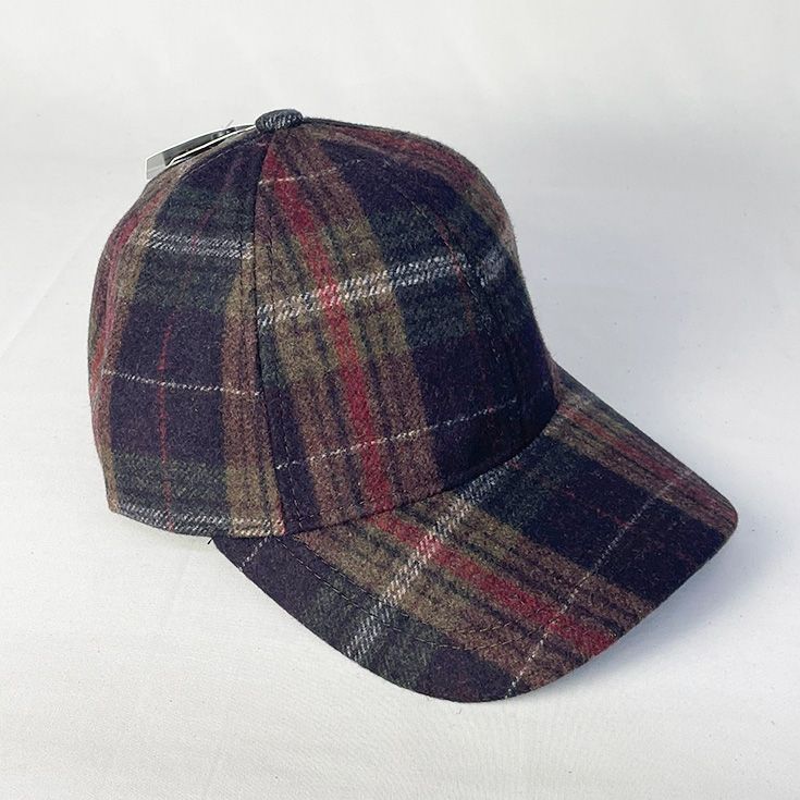 gorra cuadros granates