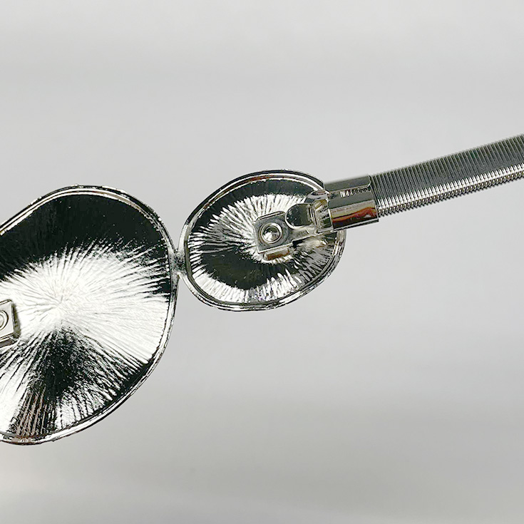 cinturon elastico metalico con hebilla redonda plateado