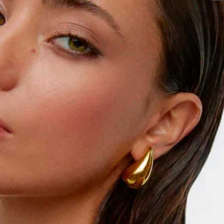 pendiente gota dorado