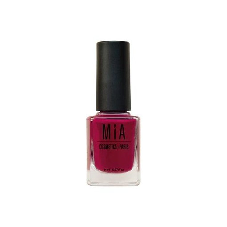 mia esmalde de uñas magenta