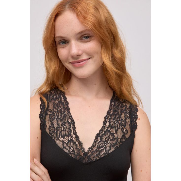 ysabel mora camiseta termica tirantes cuello pico con encaje negro
